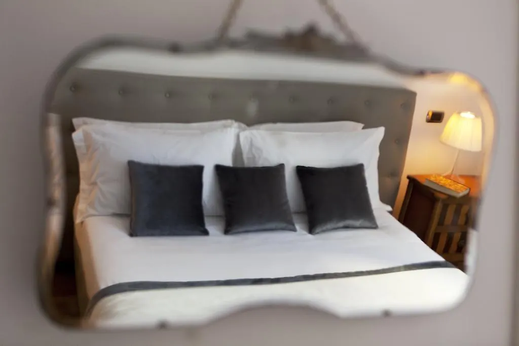 Garibaldi Suites Piazza Di Spagna Rome Guest house